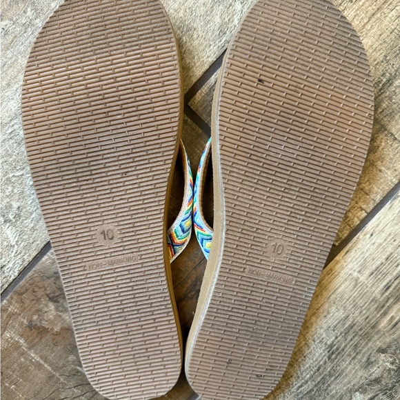 Shade & Shore Tan Sandals with Colorful Geometric Straps - Picture 4 of 4